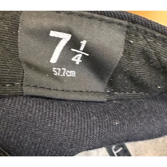 New Era Navy Blue Chief Wahoo Cleveland Indians Baseball Hat sz 7 1/4 - Picture 9 of 11